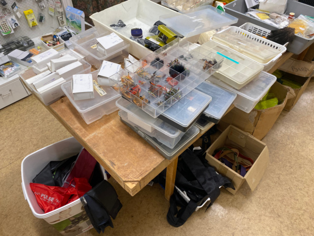 1122823-22 Lot of fishing equipment and accessories