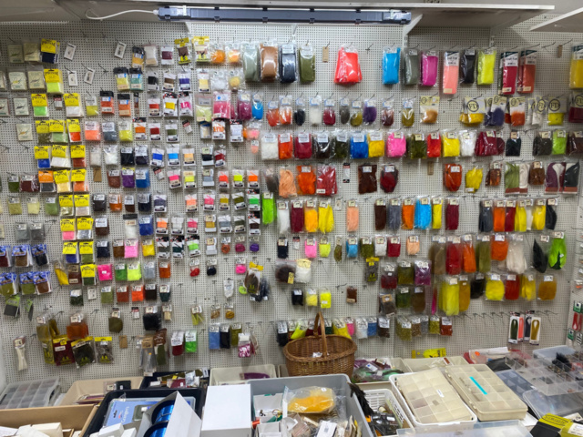 1122823-23 Lot of fishing equipment and accessories