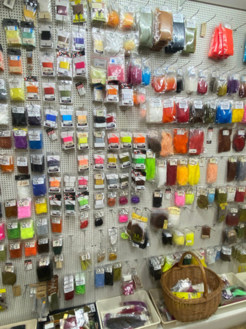 1122823-25 Lot of fishing equipment and accessories