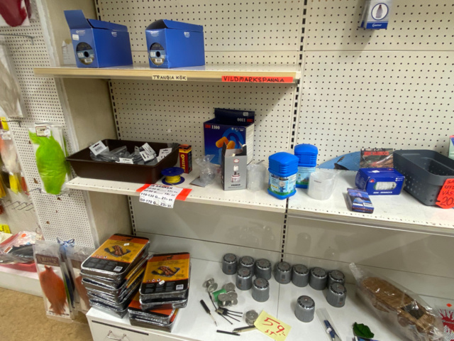 1122823-29 Lot of fishing equipment and accessories