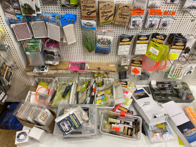 1122823-40 Lot of fishing equipment and accessories