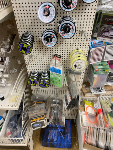 1122823-43 Lot of fishing equipment and accessories