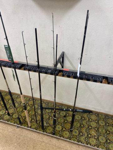 1122823-51 Lot of fishing equipment and accessories