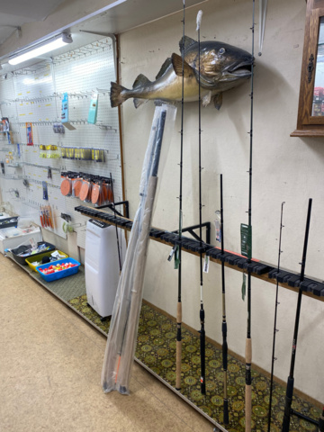 1122823-52 Lot of fishing equipment and accessories