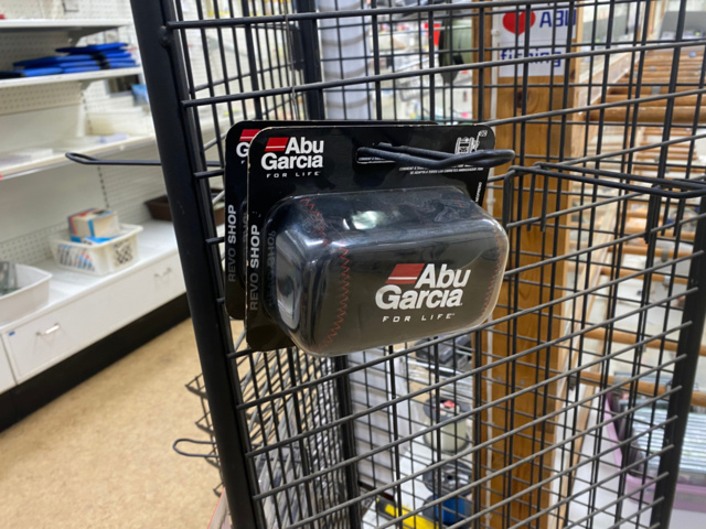 1122823-54 Lot of fishing equipment and accessories