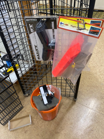 1122823-55 Lot of fishing equipment and accessories