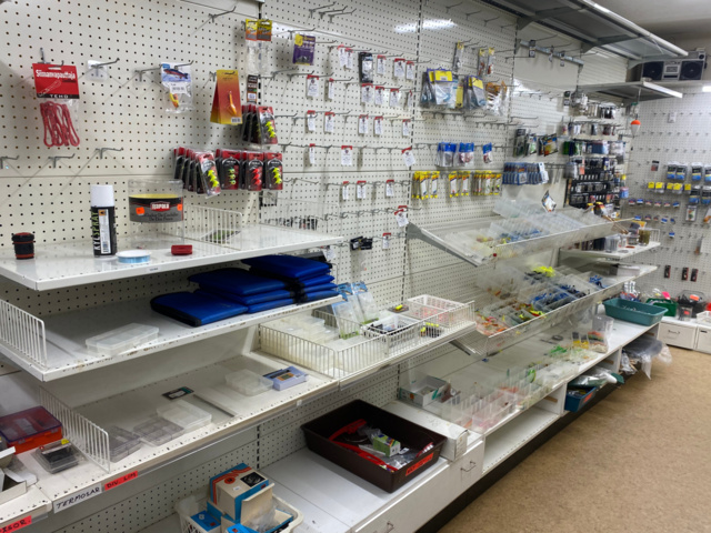 1122823-56 Lot of fishing equipment and accessories