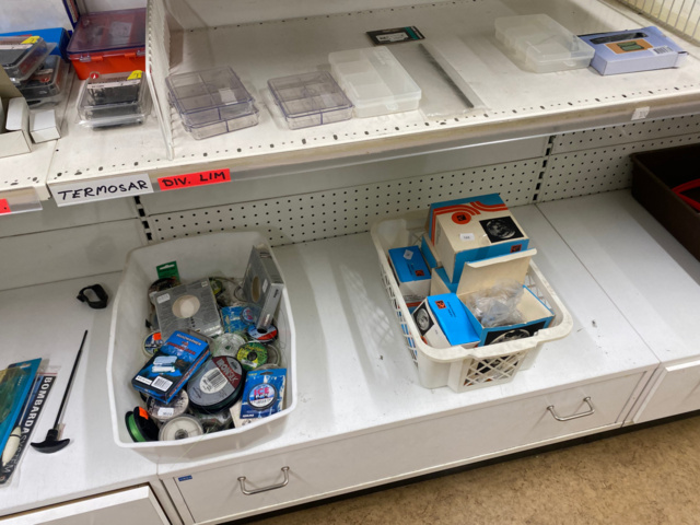 1122823-57 Lot of fishing equipment and accessories