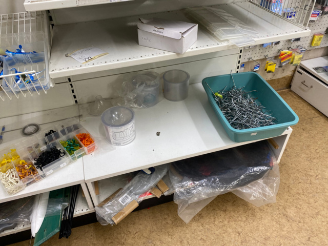 1122823-63 Lot of fishing equipment and accessories