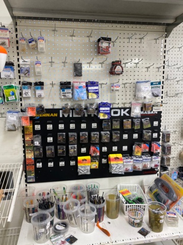 1122823-66 Lot of fishing equipment and accessories