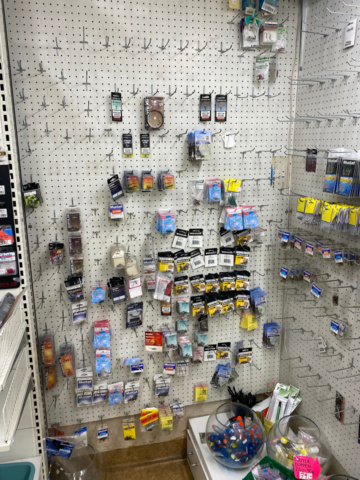 1122823-67 Lot of fishing equipment and accessories