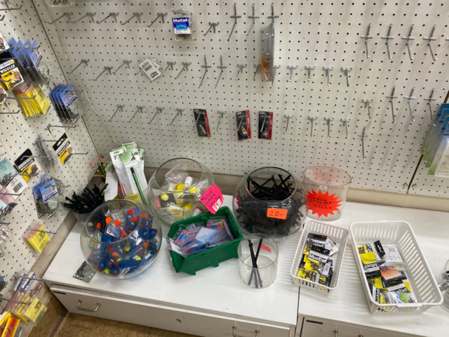 1122823-71 Lot of fishing equipment and accessories