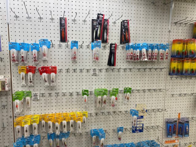 1122823-72 Lot of fishing equipment and accessories