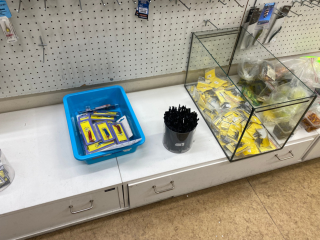 1122823-74 Lot of fishing equipment and accessories