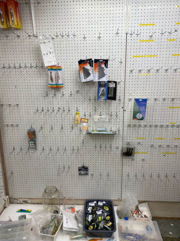 1122823-80 Lot of fishing equipment and accessories