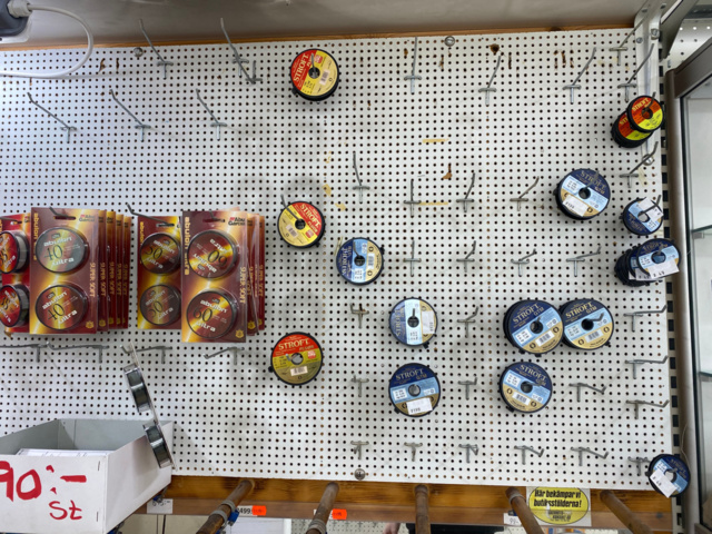 1122823-87 Lot of fishing equipment and accessories