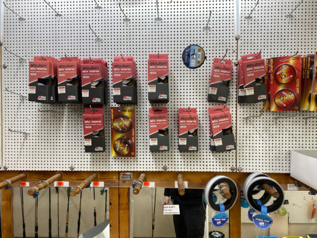 1122823-88 Lot of fishing equipment and accessories