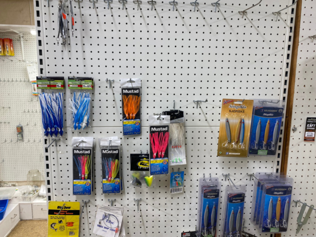 1122823-97 Lot of fishing equipment and accessories