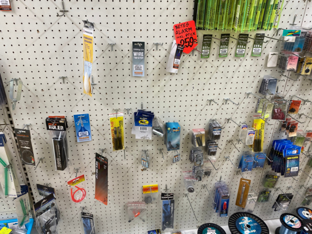 1122823-100 Lot of fishing equipment and accessories