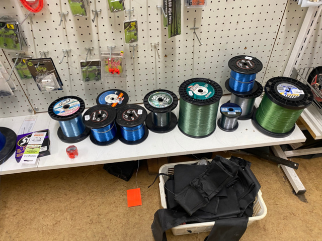 1122823-104 Lot of fishing equipment and accessories