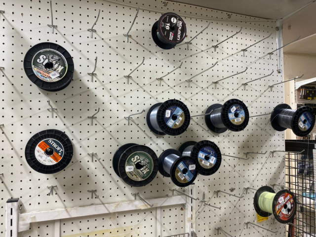 1122823-105 Lot of fishing equipment and accessories