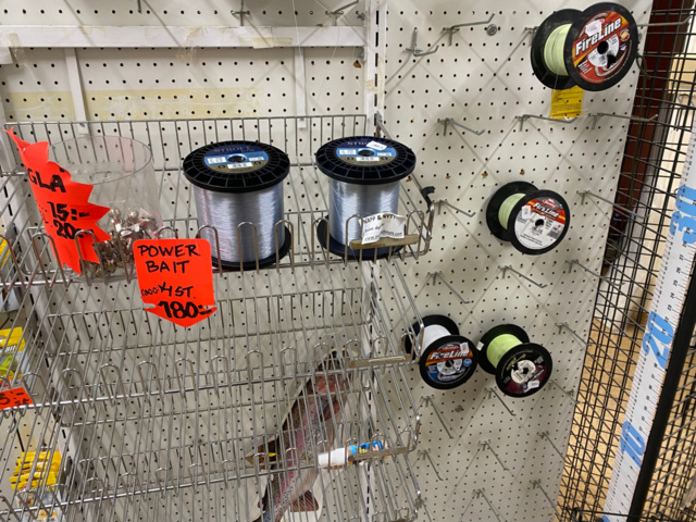 1122823-106 Lot of fishing equipment and accessories