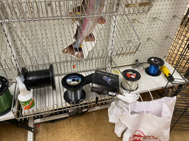 1122823-107 Lot of fishing equipment and accessories