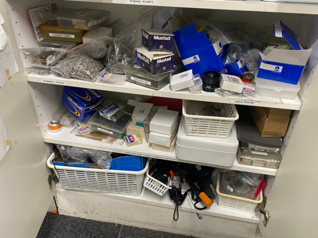 1122823-109 Lot of fishing equipment and accessories