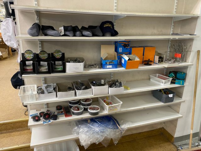 1122823-110 Lot of fishing equipment and accessories