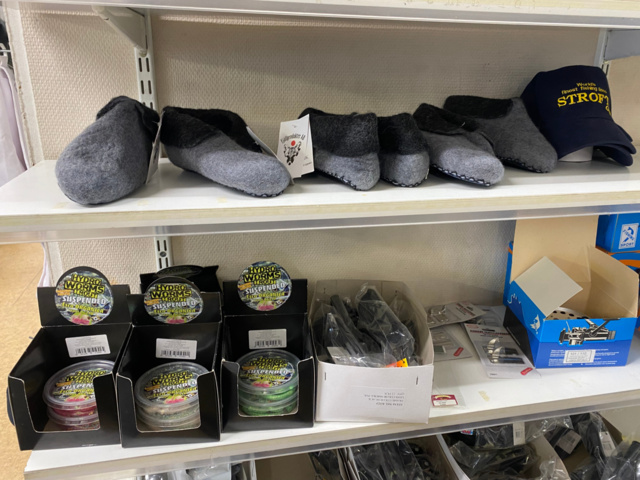 1122823-111 Lot of fishing equipment and accessories