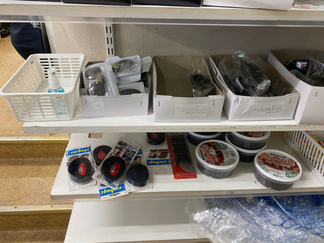 1122823-112 Lot of fishing equipment and accessories