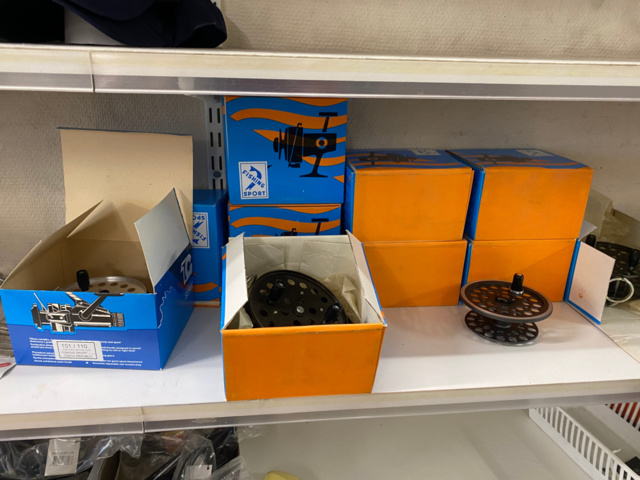 1122823-115 Lot of fishing equipment and accessories