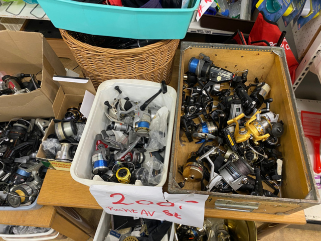 1122823-116 Lot of fishing equipment and accessories