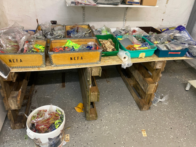 1122823-120 Lot of fishing equipment and accessories