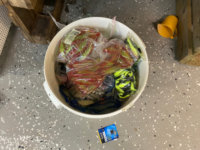 1122823-121 Lot of fishing equipment and accessories