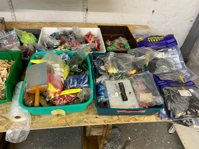 1122823-123 Lot of fishing equipment and accessories