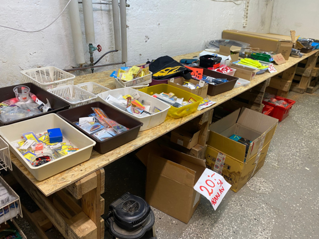 1122823-127 Lot of fishing equipment and accessories