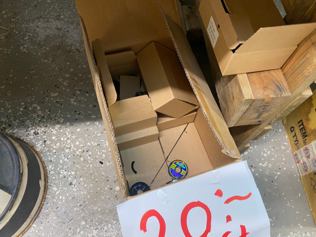 1122823-128 Lot of fishing equipment and accessories