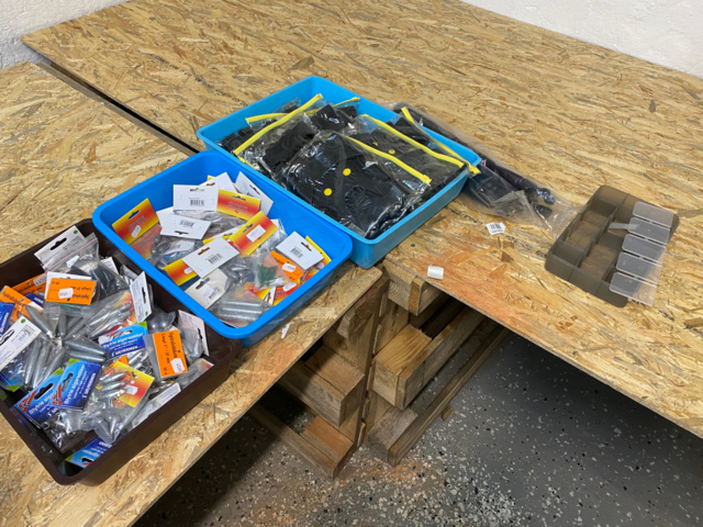 1122823-132 Lot of fishing equipment and accessories