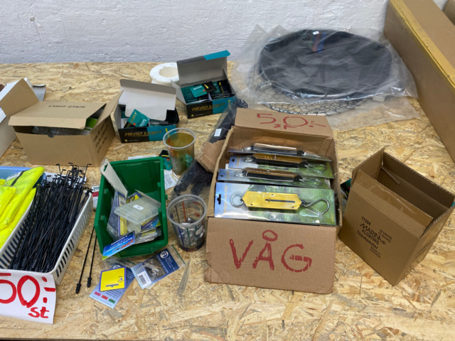 1122823-134 Lot of fishing equipment and accessories