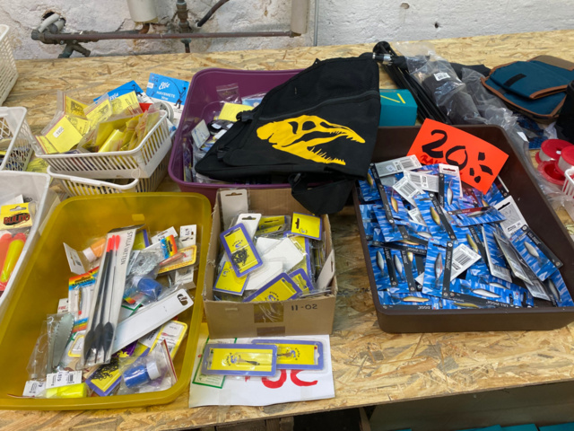 1122823-136 Lot of fishing equipment and accessories