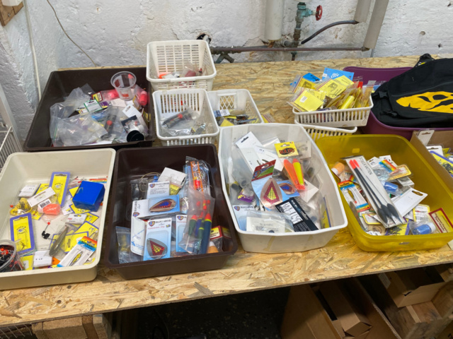 1122823-137 Lot of fishing equipment and accessories