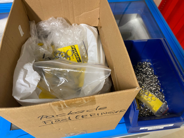 1122823-141 Lot of fishing equipment and accessories