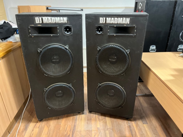 1067082-1 2st Större Högtalare cirka 600x400x128 mm