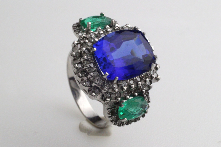 1123625-1 Ring 14K White Gold with Tanzanite, Emeralds and Diamonds