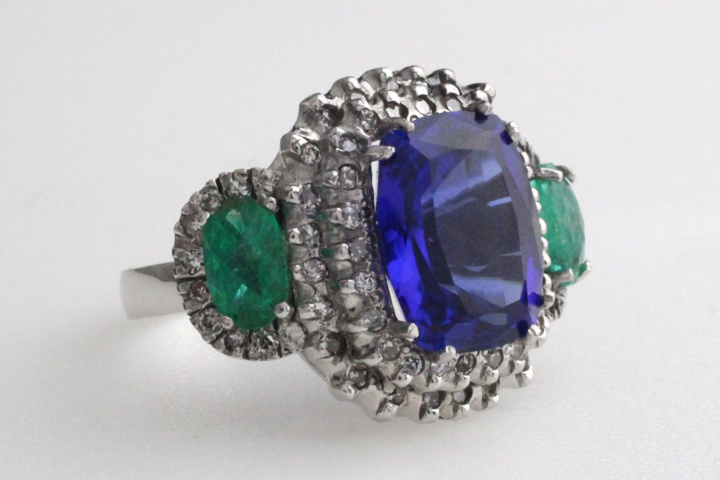 1123625-3 Ring 14K White Gold with Tanzanite, Emeralds and Diamonds