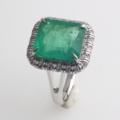 1123633-1 Ring 14K White Gold with Emerald and Diamonds