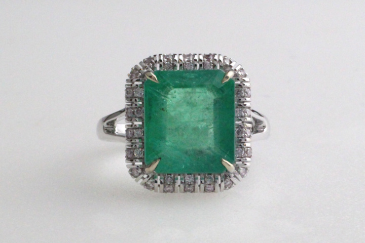1123633-2 Ring 14K White Gold with Emerald and Diamonds