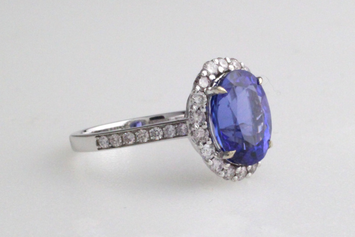 1123635-3 Ring 14K White Gold with Tanzanite and Diamonds
