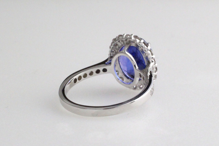1123635-5 Ring 14K White Gold with Tanzanite and Diamonds